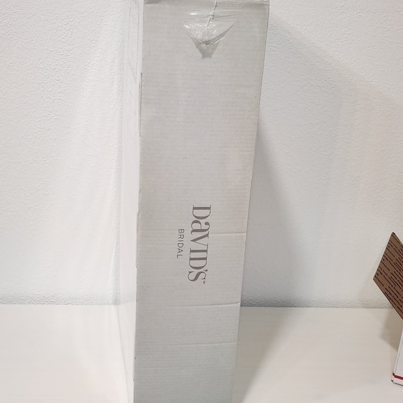 Davids Bridal A-line Lace Wedding Dress With Side Split Details Size: 10 - Picture 7 of 10